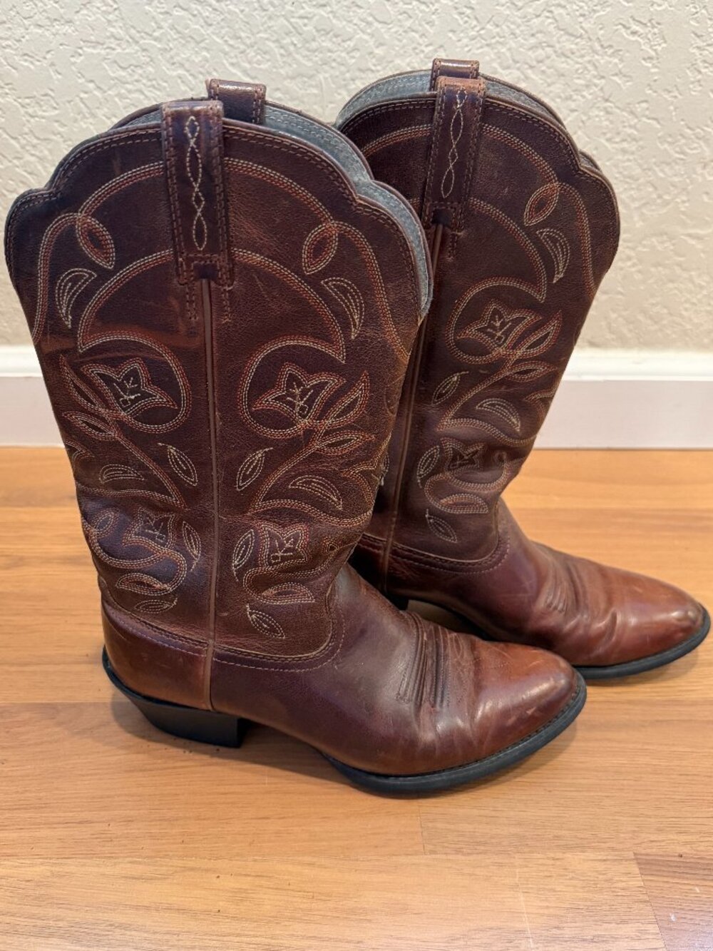 Ariat Women's Cowboy Boots Size 6